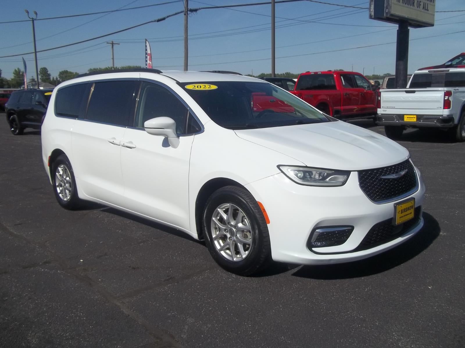 2022 Chrysler Pacifica Touring L in Bright White Clearcoat — front three-quarter view